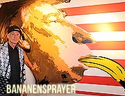 &bdquo;Alles Banane&ldquo; in der Galerie Kronsbein: Er&ouml;ffnung der Ausstellung &bdquo;Bananensprayer - German Urban PopArt&ldquo; mit  Street Art-Star Thomas Baumg&auml;rtel am 2. Mai (&ordf;Fito: Martin Schmitz)